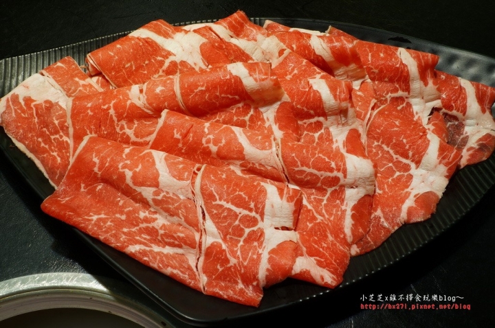 【台北美食】三重火鍋 石頭火鍋找竹間精緻鍋物 三重天台旁 明治冰淇淋吃到飽~