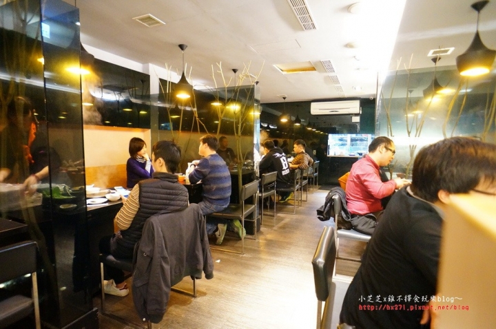 【台北美食】三重火鍋 石頭火鍋找竹間精緻鍋物 三重天台旁 明治冰淇淋吃到飽~