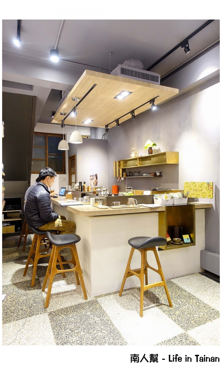 【台南市中西區-咖啡館】城市中的小寧靜~~醒醒食品文化(威士忌瓶咖啡)