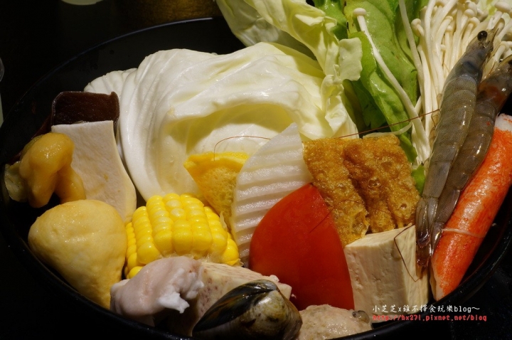 【台北美食】三重火鍋 石頭火鍋找竹間精緻鍋物 三重天台旁 明治冰淇淋吃到飽~