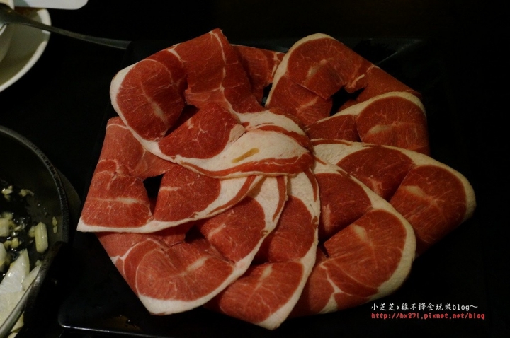 【台北美食】三重火鍋 石頭火鍋找竹間精緻鍋物 三重天台旁 明治冰淇淋吃到飽~