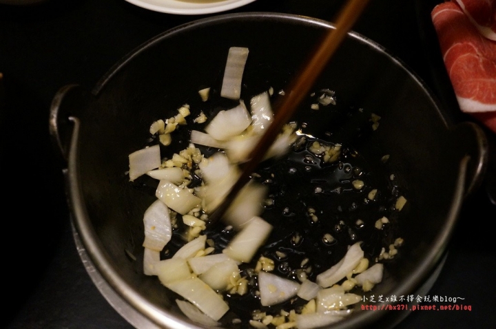 【台北美食】三重火鍋 石頭火鍋找竹間精緻鍋物 三重天台旁 明治冰淇淋吃到飽~