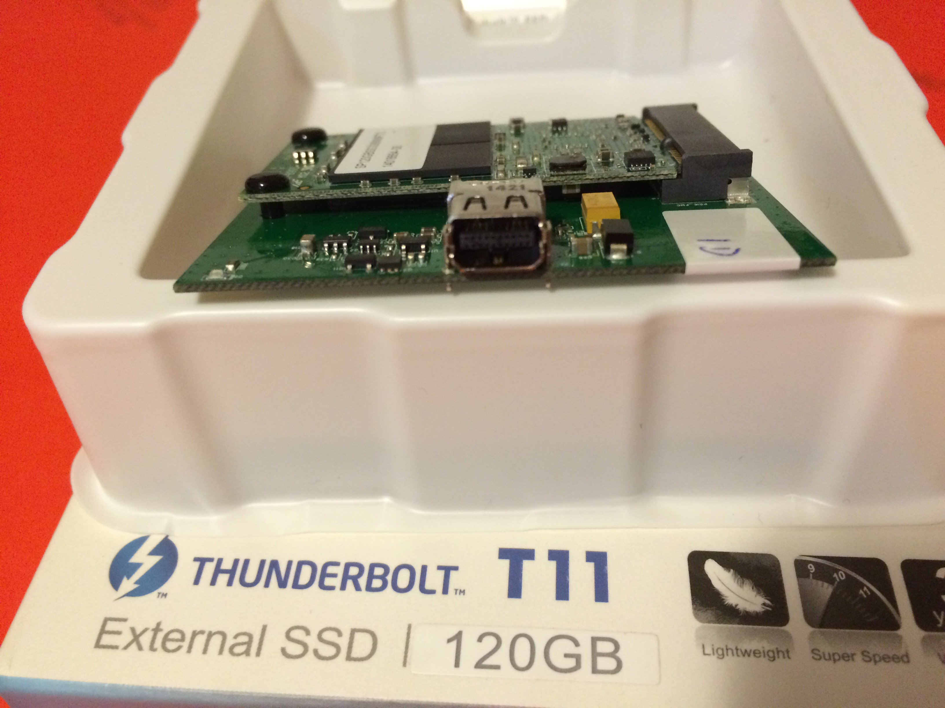Thunderbolt™ SSD SP Thunder T11 暴力開盒 + Speed Test