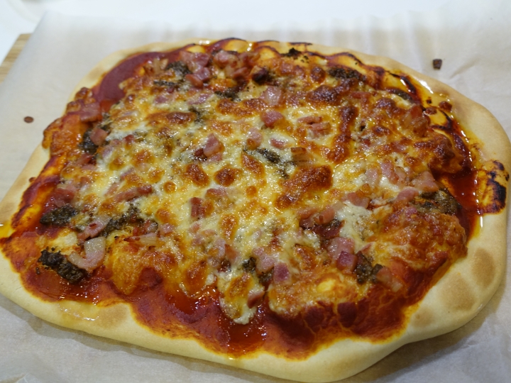 番茄培根起司口味Pizza--用Harimsa西班牙預拌粉做披薩!