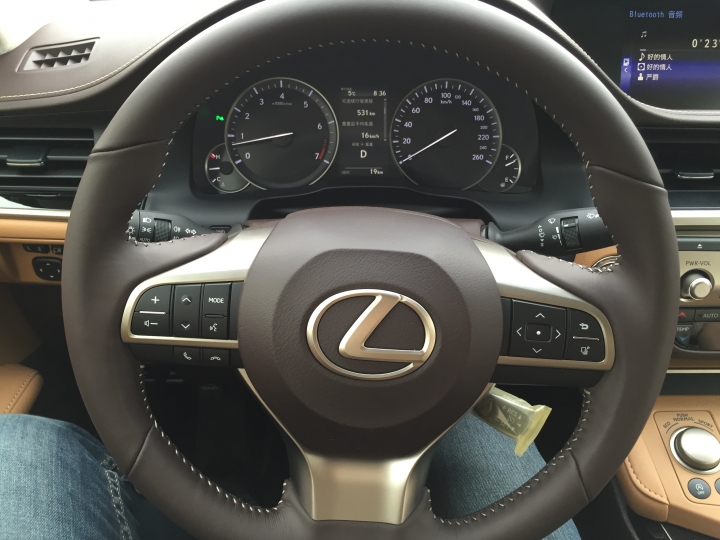 來自對岸的開箱文-Lexus ES200