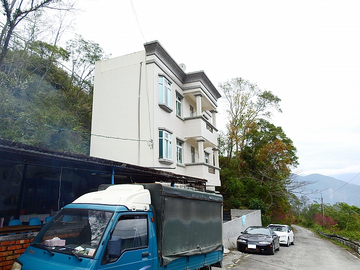 霧台上方山路一公里遠距拍櫻王,並介紹霧台再往上6.5公里的阿禮風光,也請關心台灣的山坡地。