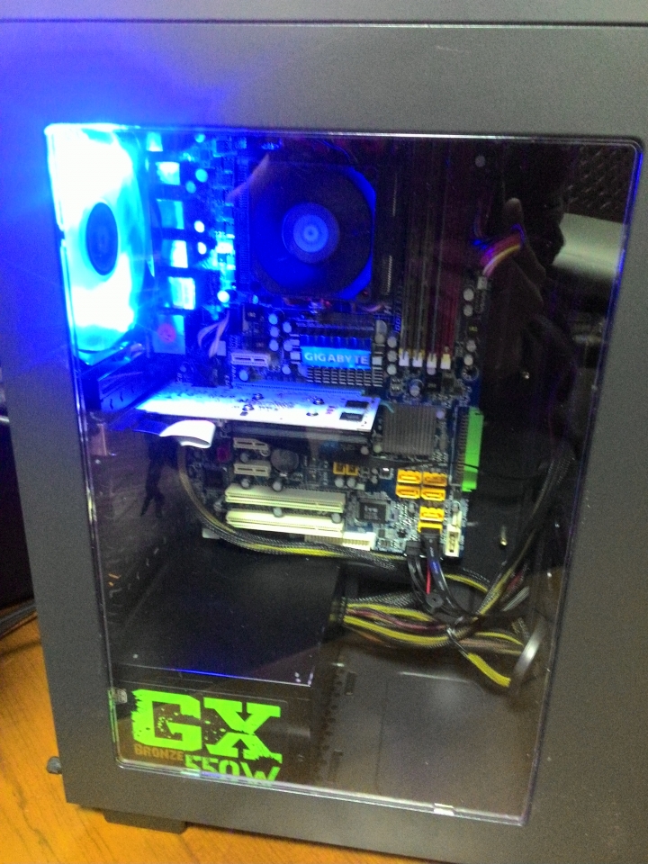 新年買新殼 BitFenix 諾瓦星(Nova) 平價上身