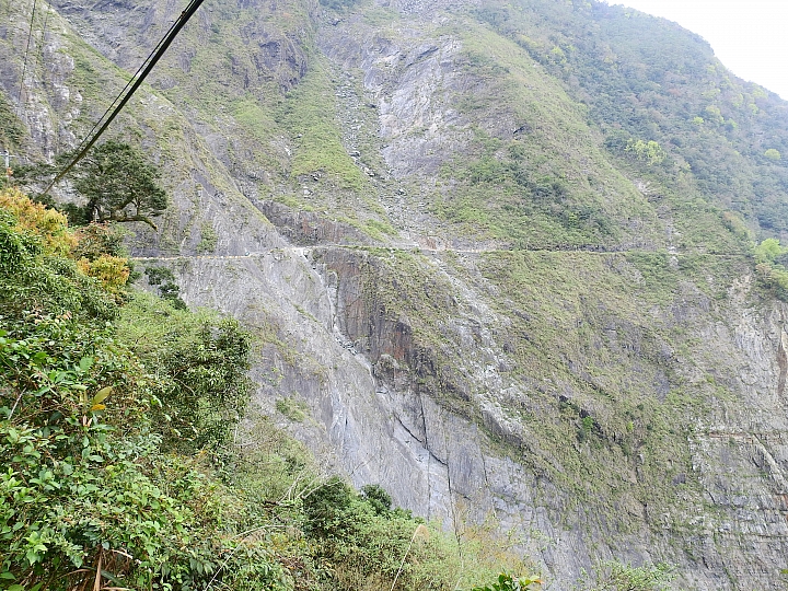 霧台上方山路一公里遠距拍櫻王,並介紹霧台再往上6.5公里的阿禮風光,也請關心台灣的山坡地。