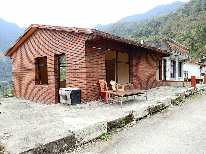 霧台上方山路一公里遠距拍櫻王,並介紹霧台再往上6.5公里的阿禮風光,也請關心台灣的山坡地。