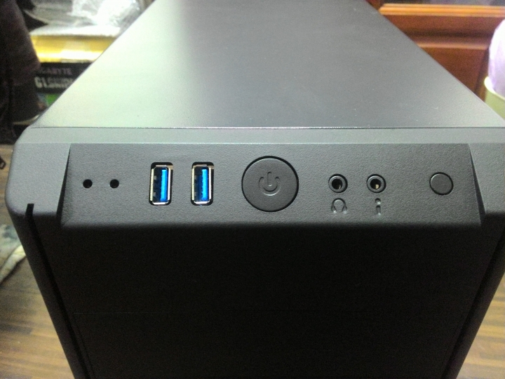 新年買新殼 BitFenix 諾瓦星(Nova) 平價上身