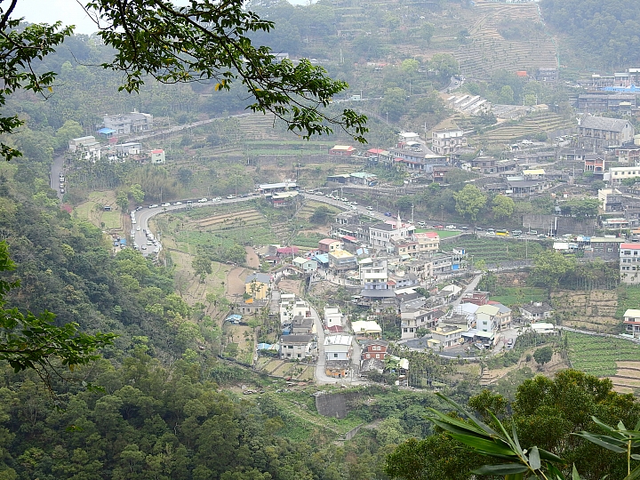 霧台上方山路一公里遠距拍櫻王,並介紹霧台再往上6.5公里的阿禮風光,也請關心台灣的山坡地。