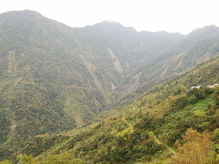 霧台上方山路一公里遠距拍櫻王,並介紹霧台再往上6.5公里的阿禮風光,也請關心台灣的山坡地。
