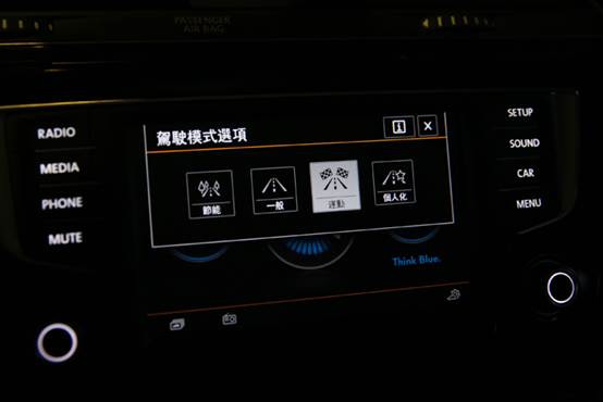 四年前的兩個人,四年後的一家人,還多了VW Touran這位好夥伴!