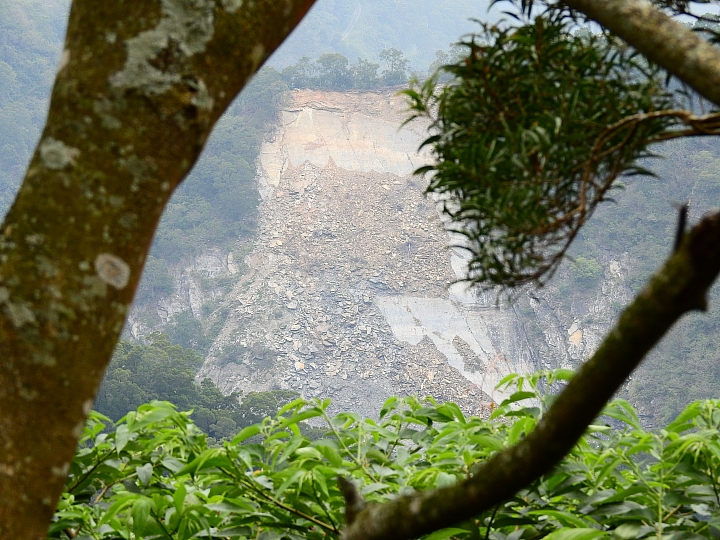 霧台上方山路一公里遠距拍櫻王,並介紹霧台再往上6.5公里的阿禮風光,也請關心台灣的山坡地。