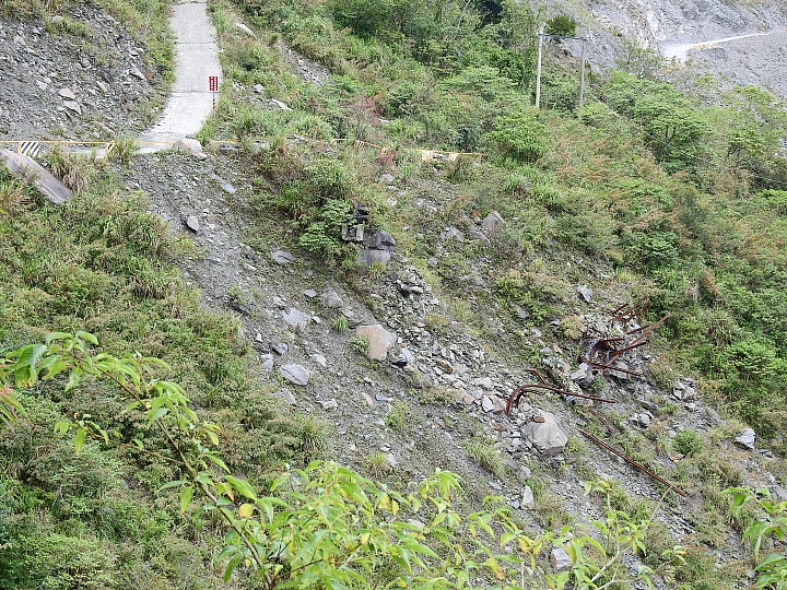 霧台上方山路一公里遠距拍櫻王,並介紹霧台再往上6.5公里的阿禮風光,也請關心台灣的山坡地。