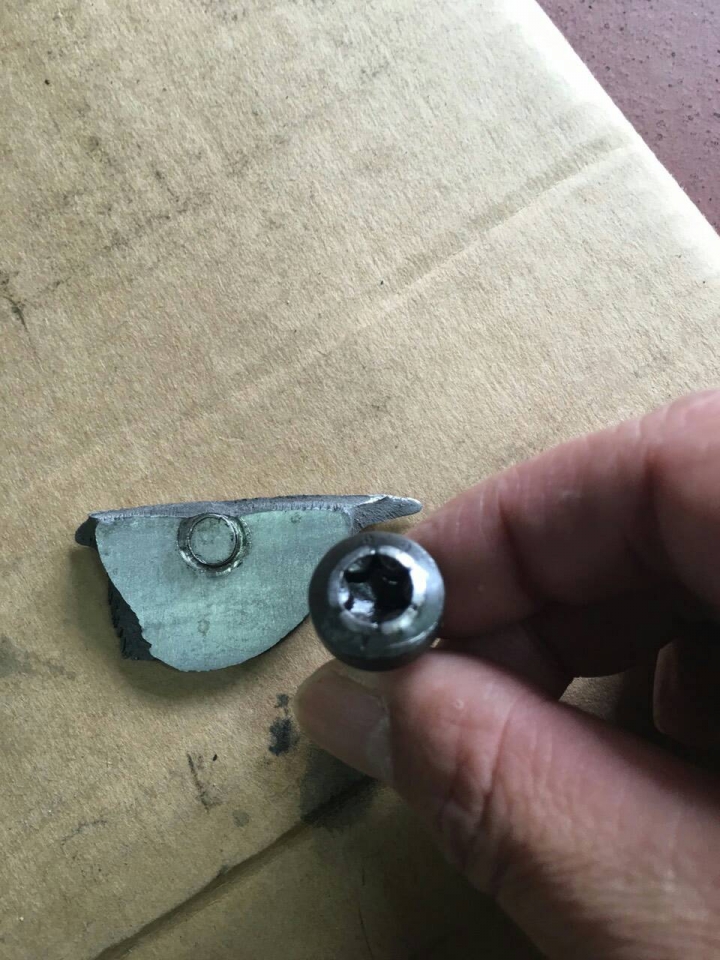 520d 引擎底殼破裂