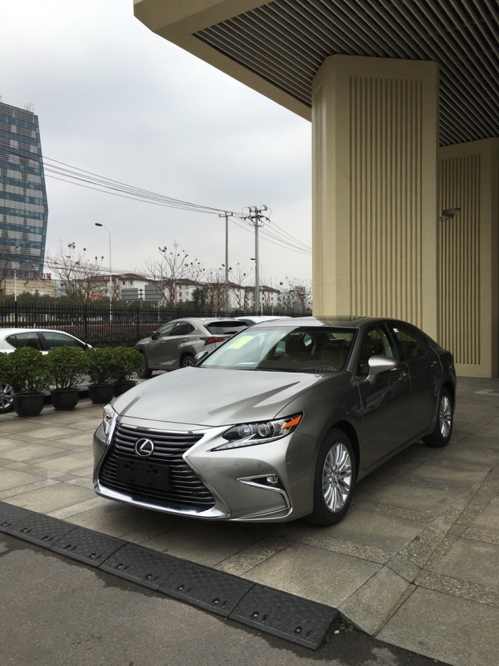來自對岸的開箱文-Lexus ES200