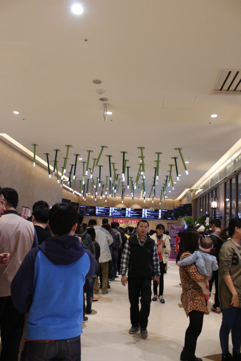 (嘉義市西區)秀泰影城開幕前三天票價99元 1F與廣場介紹