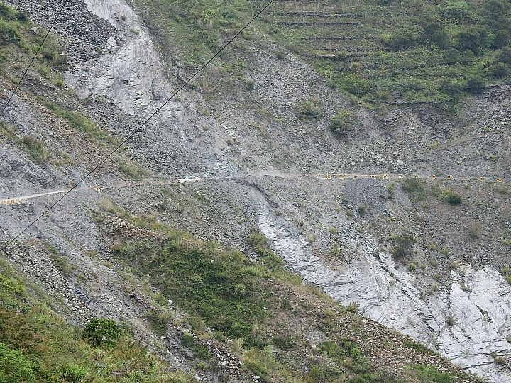 霧台上方山路一公里遠距拍櫻王,並介紹霧台再往上6.5公里的阿禮風光,也請關心台灣的山坡地。