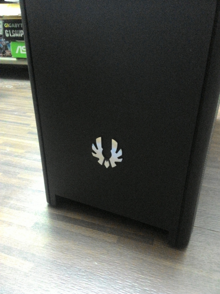 新年買新殼 BitFenix 諾瓦星(Nova) 平價上身