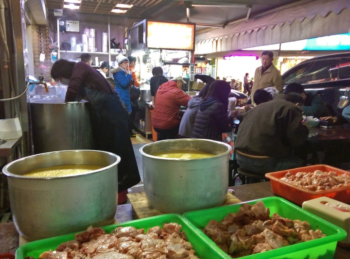 台北木柵。祛寒暖身 順園麻油雞