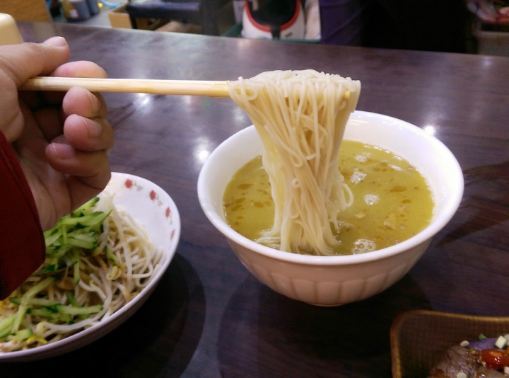 台北木柵。祛寒暖身 順園麻油雞