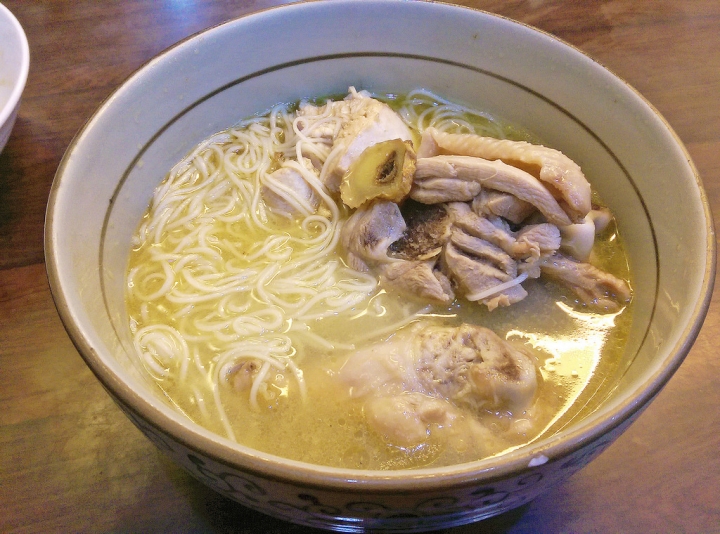 台北木柵。祛寒暖身 順園麻油雞
