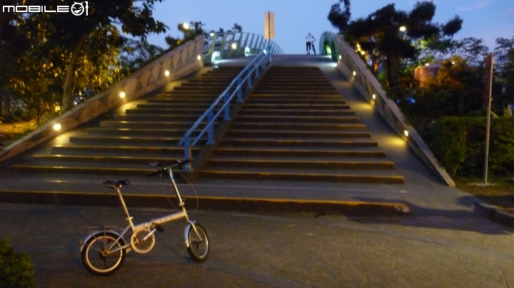 輕鬆單車遊~晨騎陽光橋,碧潭,華山文創園區 ~~