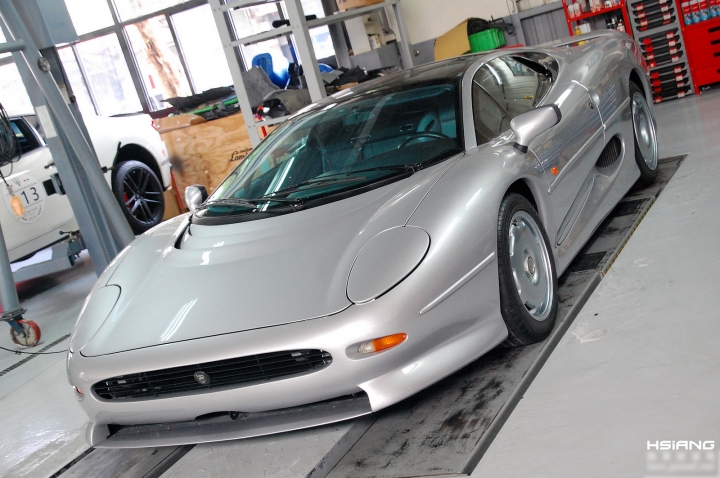 90年代的不敗王者,經典豹王Jaguar XJ220