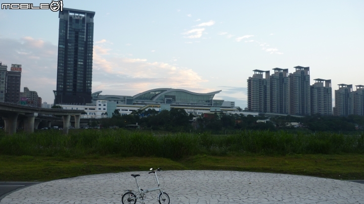 輕鬆單車遊~晨騎陽光橋,碧潭,華山文創園區 ~~
