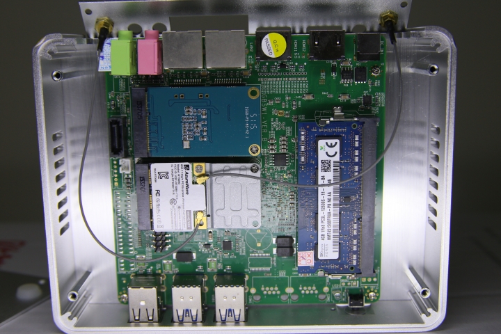 LAG的開箱-佔美四核N3150迷你主機