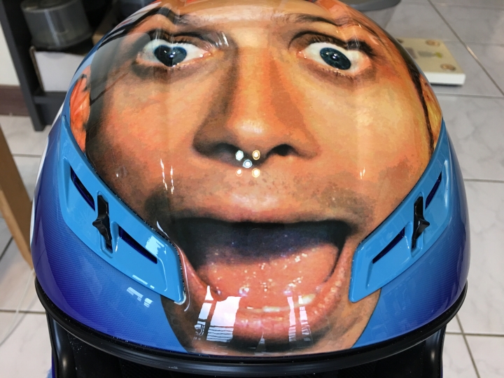 我的AGV GP-TECH 安全帽 「融化了」!