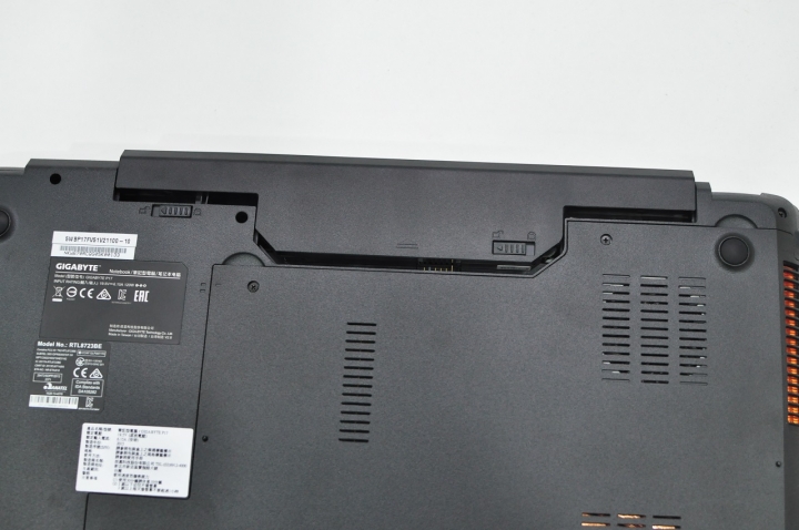 GIGABYTE P17F V5外觀平庸內裝超值的好遊戲筆電