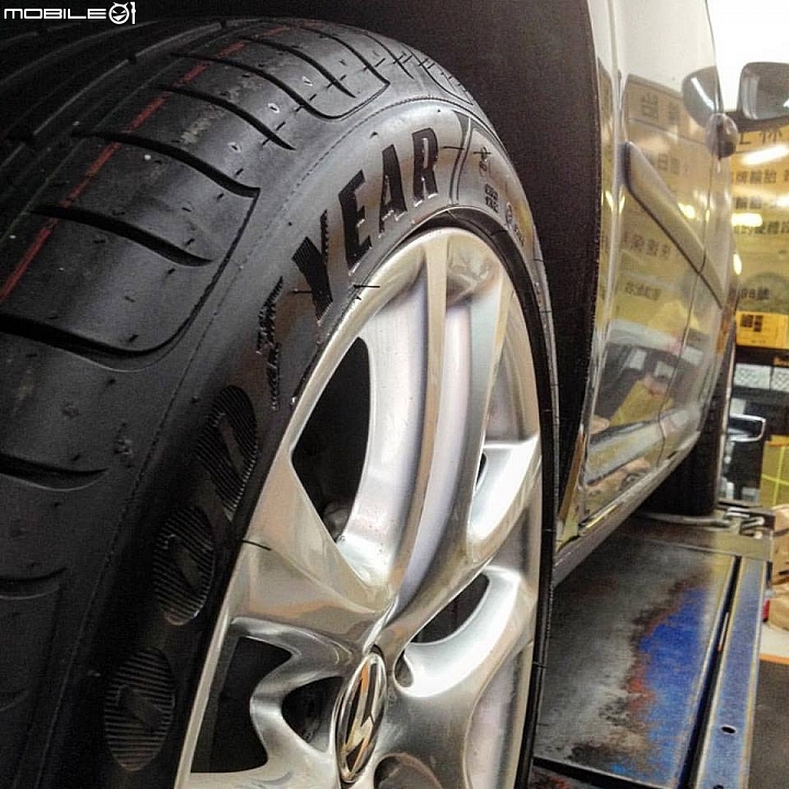 VW Touran 225 45 R17 輪胎使用心得分享