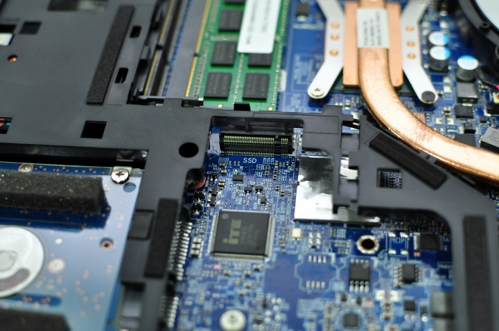 GIGABYTE P17F V5外觀平庸內裝超值的好遊戲筆電