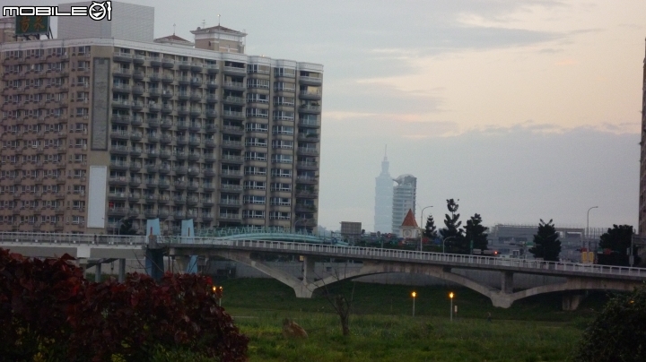 輕鬆單車遊~晨騎陽光橋,碧潭,華山文創園區 ~~