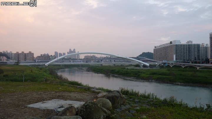輕鬆單車遊~晨騎陽光橋,碧潭,華山文創園區 ~~