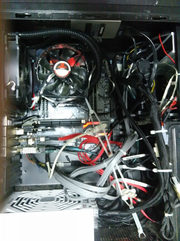 最近話題很熱門的 E5-2675V3 CPU 16核32緒 免一萬塊 最近又跟上記憶體跳水