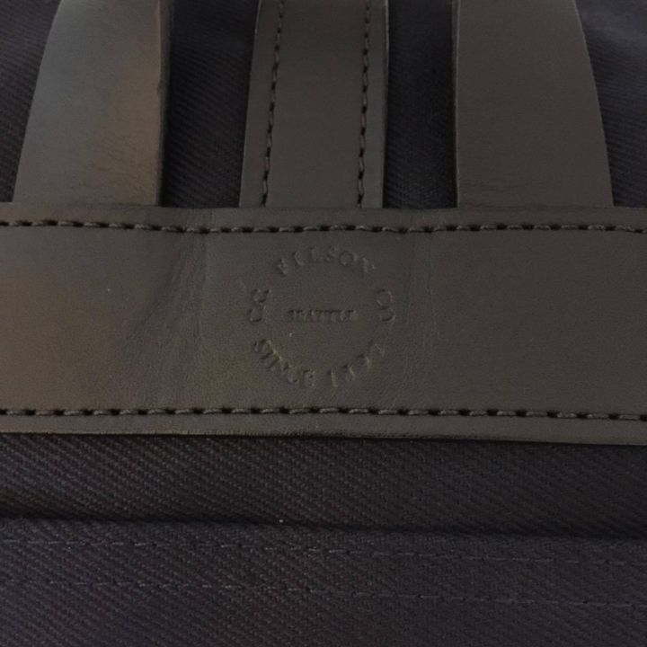 終於入手 Filson Back To Original Small Field Bag 230 小型側揹包/隨身包!