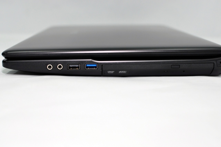 GIGABYTE P17F V5外觀平庸內裝超值的好遊戲筆電