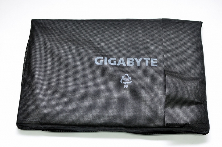GIGABYTE P15F V5 高CP值遊戲機