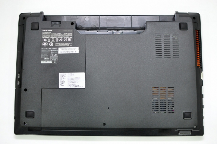 GIGABYTE P15F V5 高CP值遊戲機