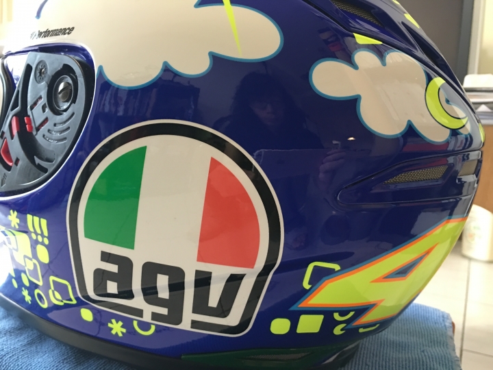 我的AGV GP-TECH 安全帽 「融化了」!