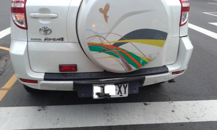 Rav4是紙做的?輕輕撞一下!要價11萬多? 已和解