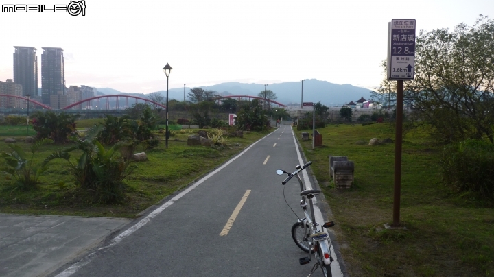 輕鬆單車遊~晨騎陽光橋,碧潭,華山文創園區 ~~