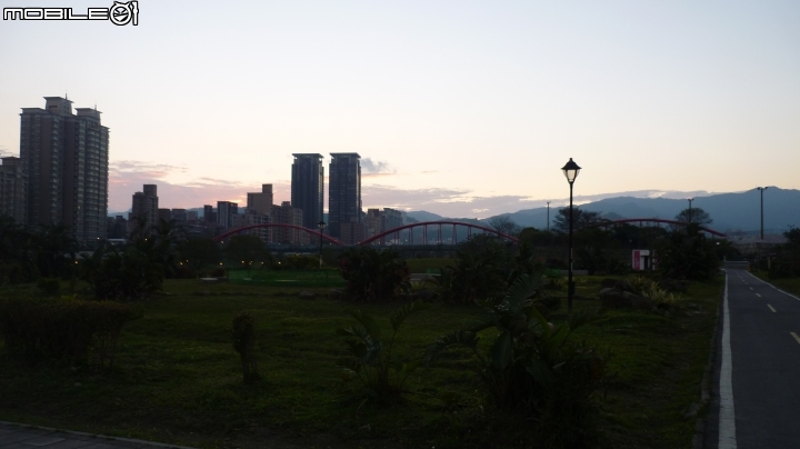 輕鬆單車遊~晨騎陽光橋,碧潭,華山文創園區 ~~