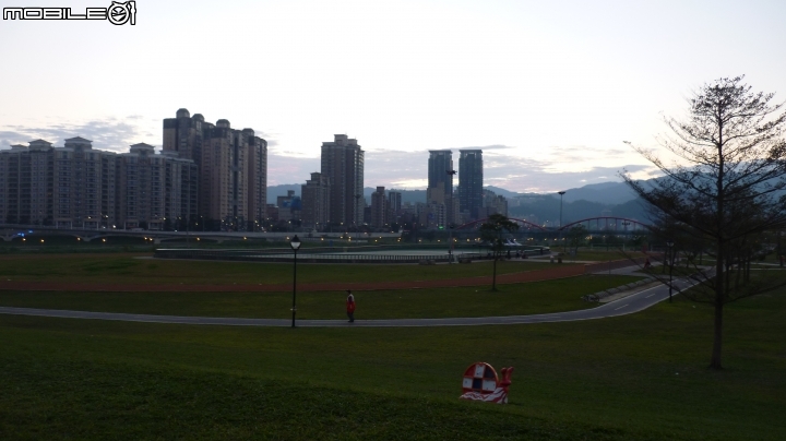 輕鬆單車遊~晨騎陽光橋,碧潭,華山文創園區 ~~
