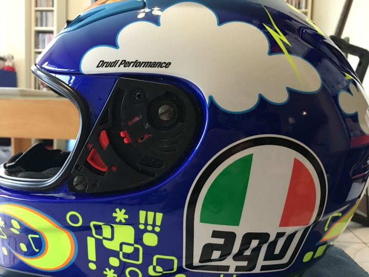 我的AGV GP-TECH 安全帽 「融化了」!