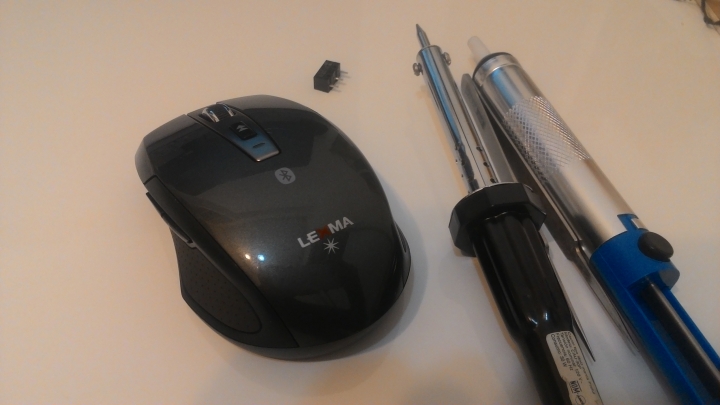 請教拆滑鼠後,底部腳墊黏回去的方式... (LEXMA B600R)