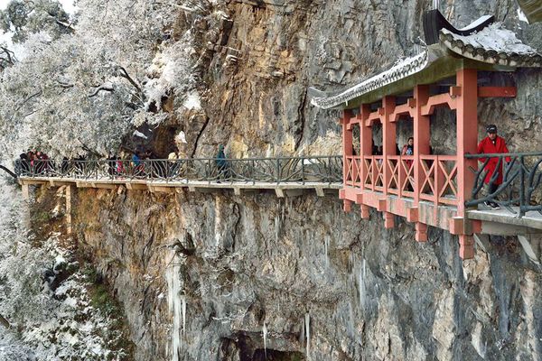 中國湖南旅遊 ▌虎航台北直飛張家界 天門山 楊家界 天波府 烏龍寨 袁家界 百龍天梯 金鞭溪 黃石寨 鳳凰古城篝火 天子山 德夯苗寨 行程攻略